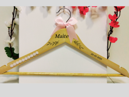 PERCHA PERSONALIZADA TAMAÑO ADULTO MADERA MADERA LAZO ROSA (Envío gratis)