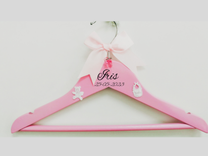 PERCHA PERSONALIZADA REGALO BEBE MADERA ROSA LAZO ROSA CHUPETE ROSA (Envío gratis)
